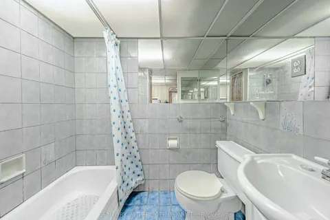 63 Midland Avenue, Toronto, ON M1N 3Z8