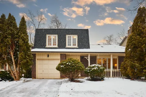 1816 Storrington St, Pickering, ON L1V 2Y5