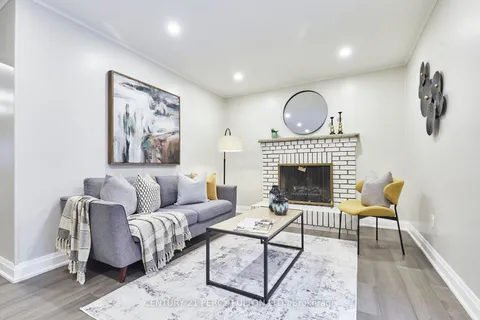 1816 Storrington St, Pickering, ON L1V 2Y5