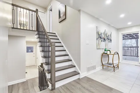 1816 Storrington St, Pickering, ON L1V 2Y5