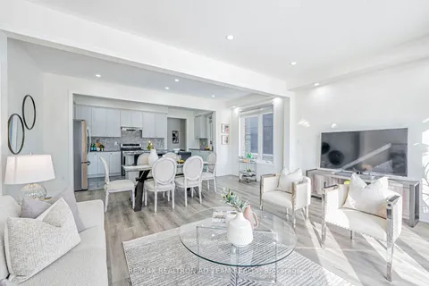 1185 Marathon Ave, Pickering, ON L1X 0L8