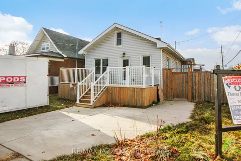 656 Hortop St, Oshawa, ON L1G 4N5