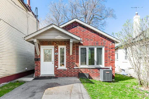 32 St Dunstan Drive, Toronto, ON M1L 2V3