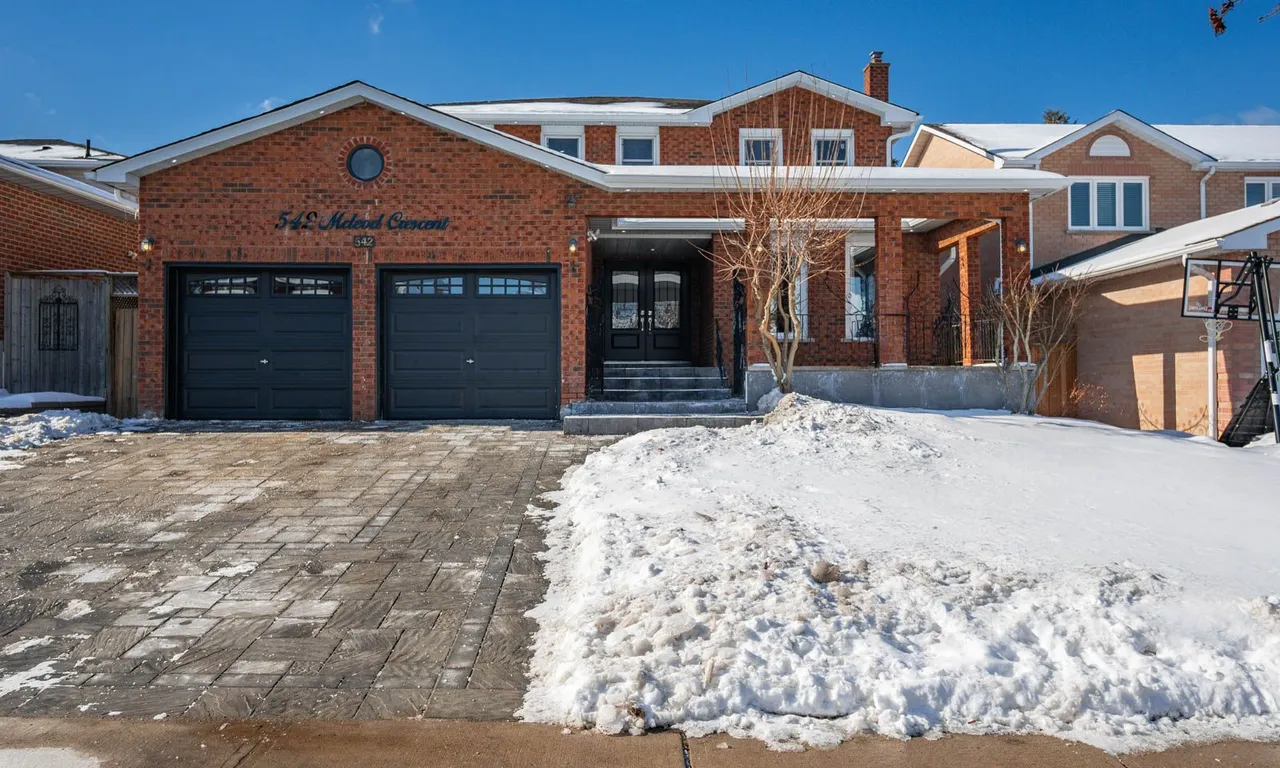 542 Mcleod Cres, Pickering, ON L1W 3M5