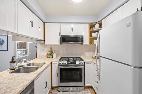 890 Walton Crt, Whitby, ON L1N 7R5