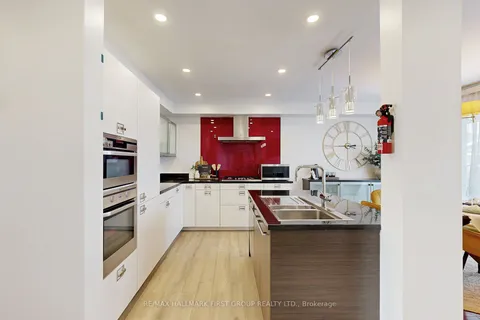 17 Shapland Cres, Ajax, ON L1Z 0K2