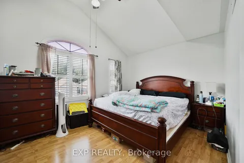 9 Tom Edwards Drive, Whitby, ON L1R 2R4
