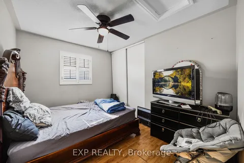 9 Tom Edwards Drive, Whitby, ON L1R 2R4