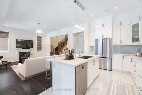 1279 Plymouth Dr, Oshawa, ON L1L 0T9