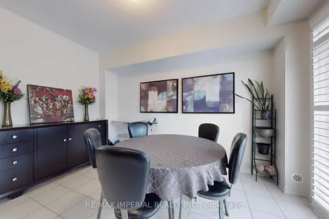 7 Cornerside Way, Whitby, ON L1M 0L8