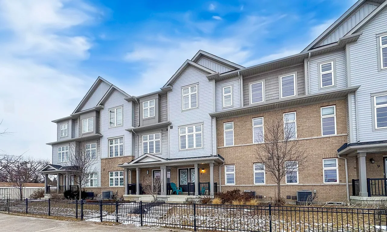 7 Cornerside Way, Whitby, ON L1M 0L8