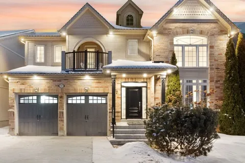 11 Brough Crt, Clarington, ON L1C 0B7