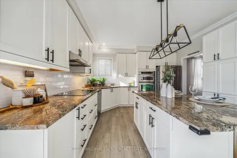 11 Brough Crt, Clarington, ON L1C 0B7