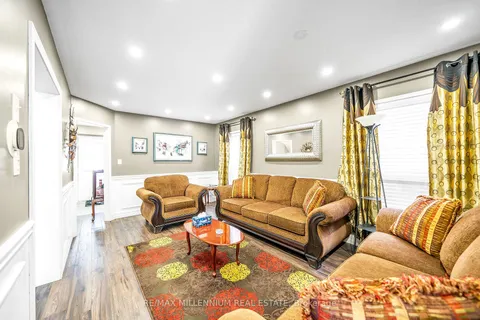 8 Pardon Ave, Whitby, ON L1P 1V1
