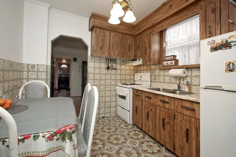 51 Dearbourne Ave, Toronto, ON M4K 1M6