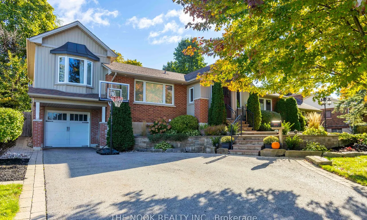 63 Meadow Cres, Whitby, ON L1N 3J2