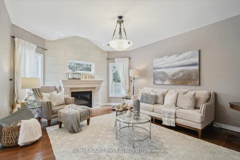 29 Neill Ave, Whitby, ON L1R 3N4