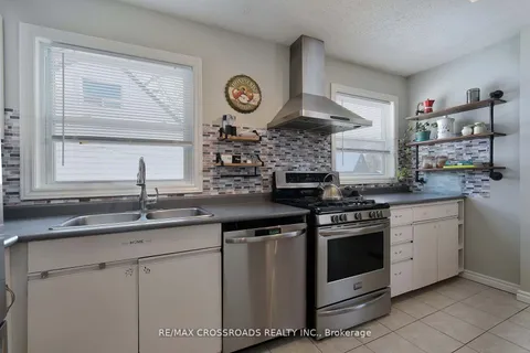 154 Admiral Rd, Ajax, ON L1S 2P1