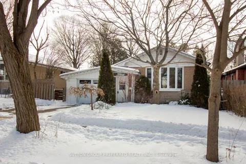 3 Scotchdale Ave, Toronto, ON M1J 2N4