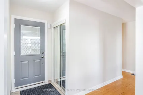 3 Scotchdale Ave, Toronto, ON M1J 2N4