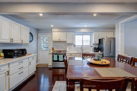 111 Tecumseh Ave, Oshawa, ON L1G 3N6