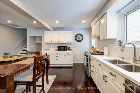 111 Tecumseh Ave, Oshawa, ON L1G 3N6