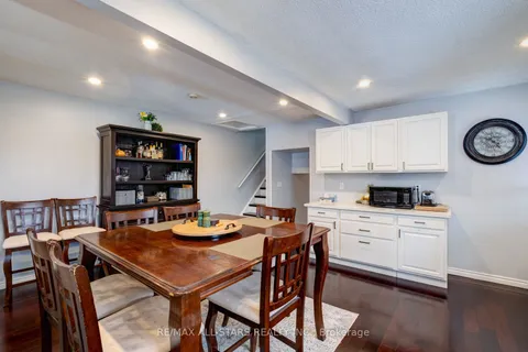 111 Tecumseh Ave, Oshawa, ON L1G 3N6