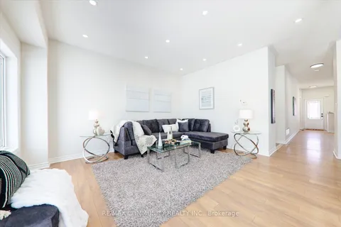 25 Mantz Cres, Whitby, ON L1R 0L3