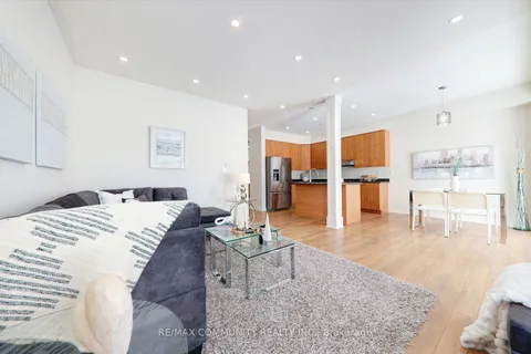 25 Mantz Cres, Whitby, ON L1R 0L3