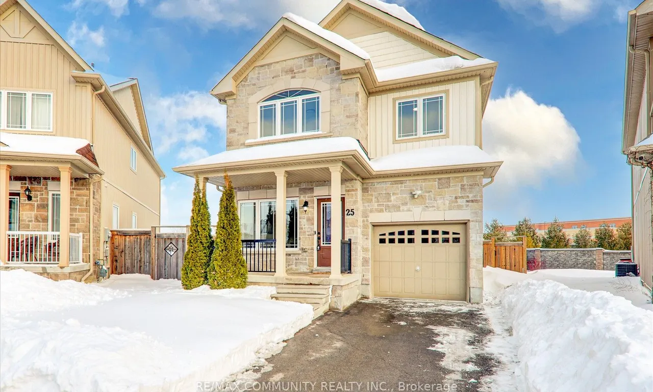 25 Mantz Cres, Whitby, ON L1R 0L3