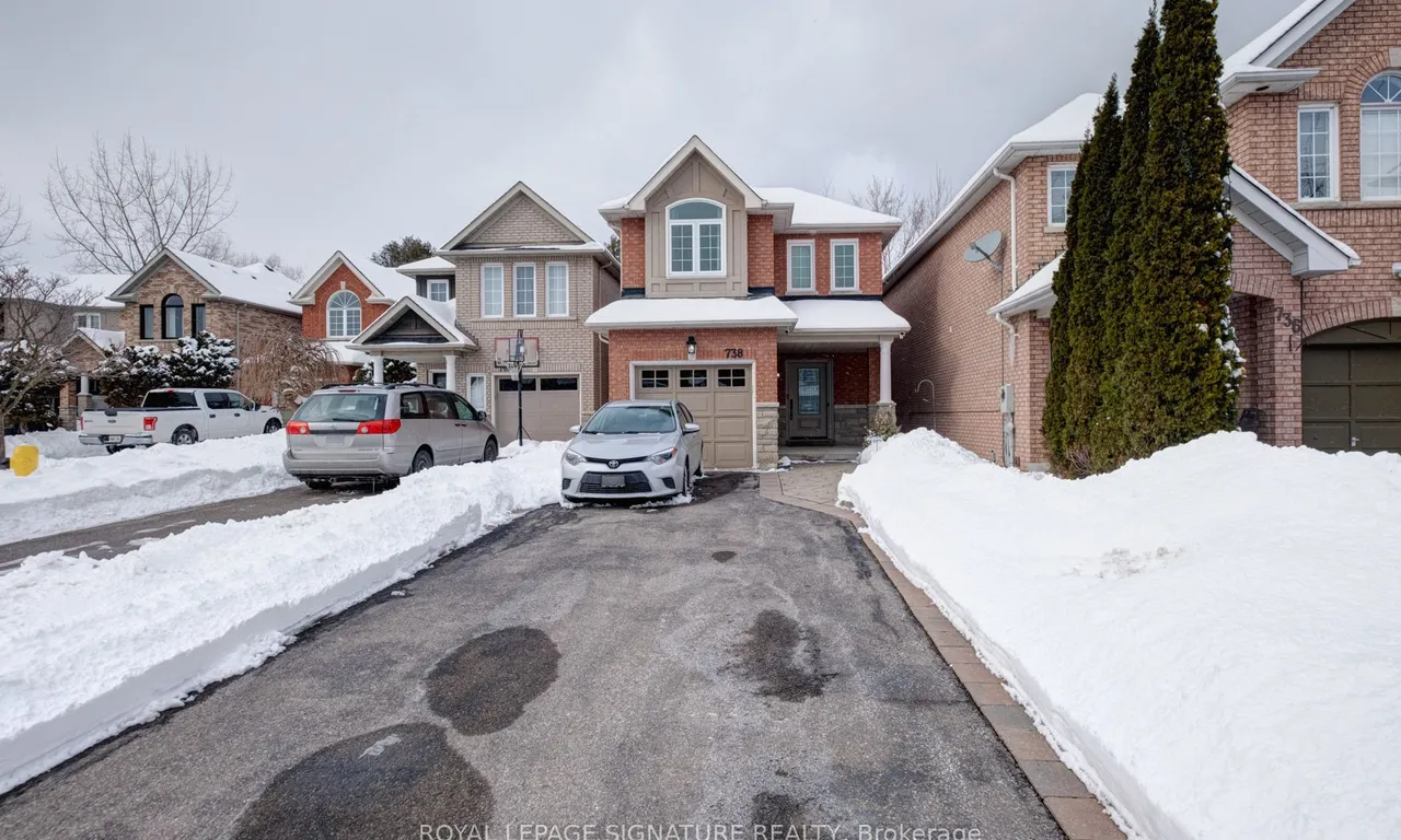 738 Swan Pl, Pickering, ON L1X 2V8