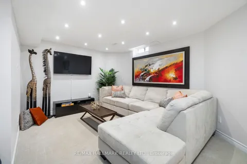 17 Waterbridge Way, Toronto, ON M1C 5C5