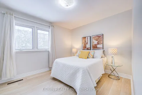 834 Law St, Oshawa, ON L1G 4M4