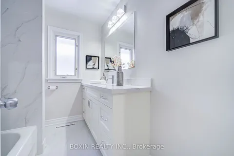 834 Law St, Oshawa, ON L1G 4M4