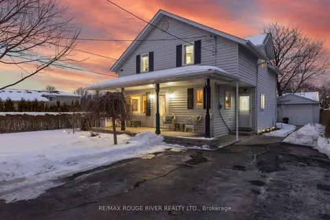 721 Victory Dr, Pickering, ON L1W 2S3