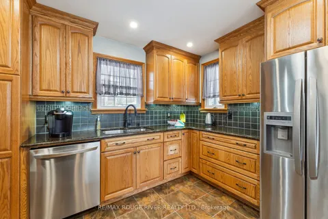 721 Victory Dr, Pickering, ON L1W 2S3