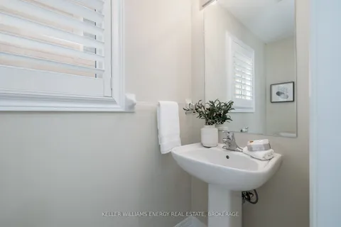 290 Kenneth Cole Dr, Clarington, ON L1C 0W3