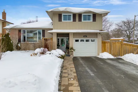 933 Central Park Blvd, Oshawa, ON L1G 6V9