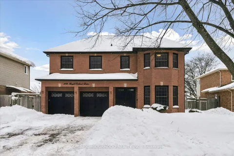 890 Royal Orchard Dr, Oshawa, ON L1K 2A1