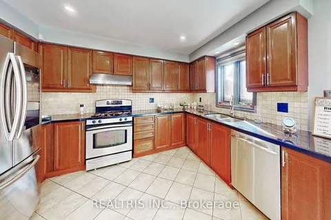 144 Elizabeth St, Ajax, ON L1T 3X5