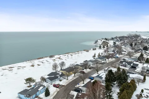 27 Wilmot Trail, Clarington, ON L1B 1A1