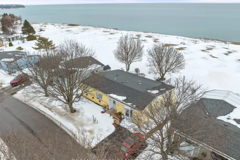 27 Wilmot Trail, Clarington, ON L1B 1A1