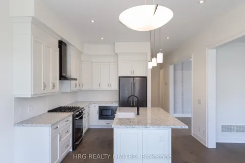 22 Brabin Circle, Whitby, ON L1P 0C1