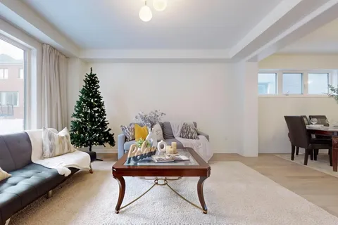 3294 Turnstone Boulevard, Pickering, ON L1X 0M9