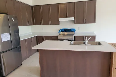 1095 Skyridge Boulevard, Pickering, ON L1X 0M8