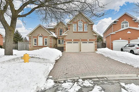 30 WIGSTON Court, Whitby, ON L1R 2B9