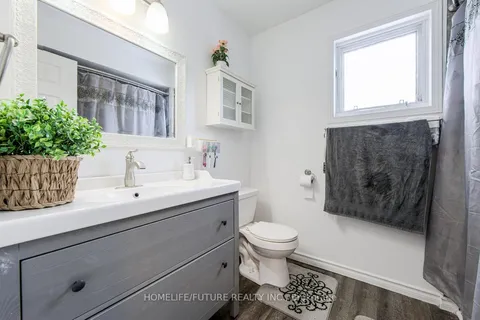 71 Crawforth Street, Whitby, ON L1N 9K9