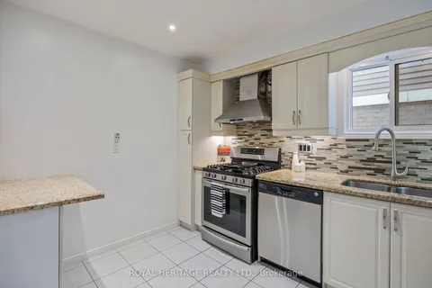 109 Plumrose Pathway, ON M1B 4B6