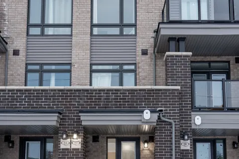 12 Emmas Way, Whitby, ON L1R 0S7