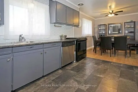 325 Cochrane Street, Whitby, ON L1N 5J4